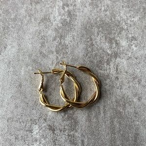 Gold tone twisted hoop earrings